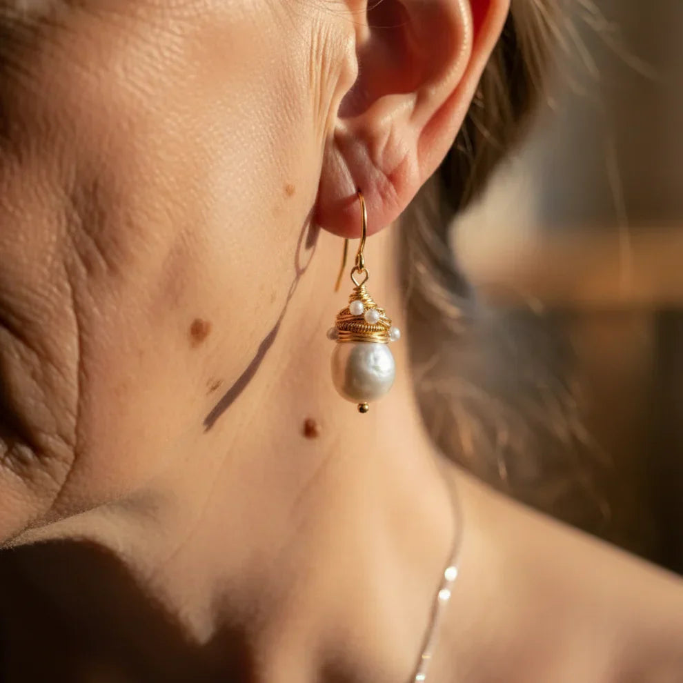 Orecchini retro con perle e fili d'oro