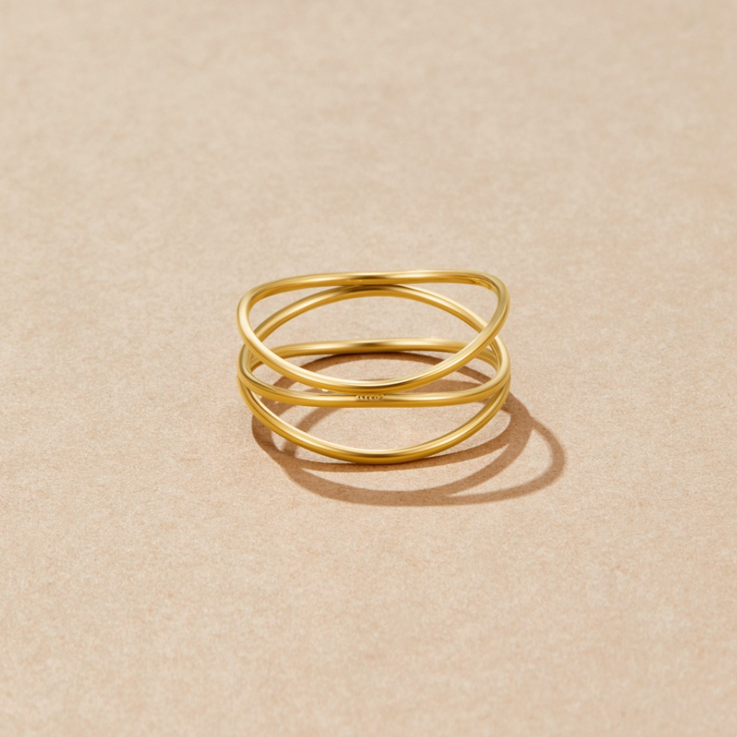 Valérie – Anello d'oro con linee incrociate.