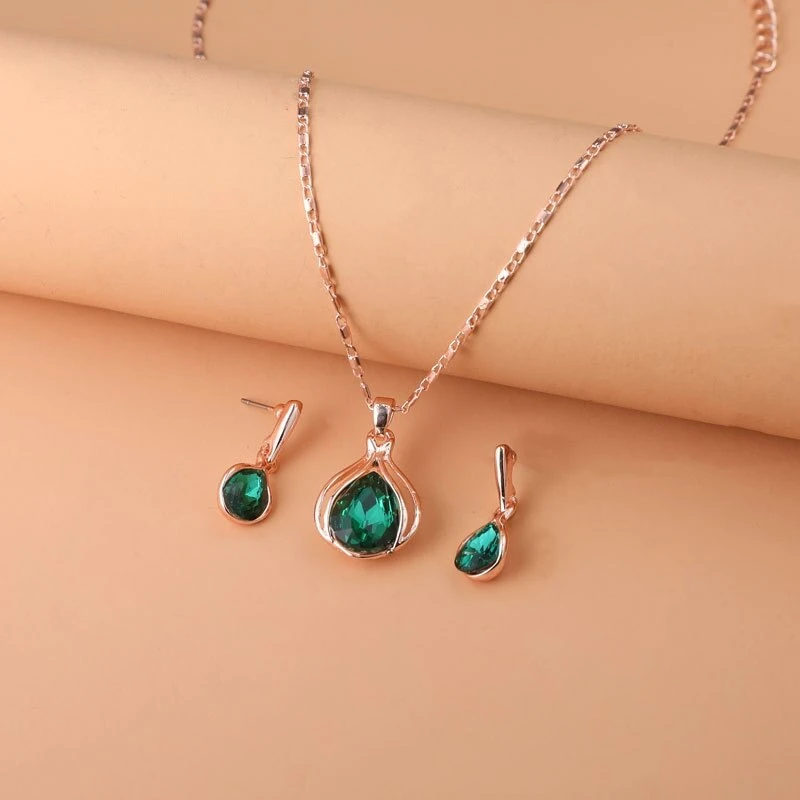 Set di collana e orecchini in cristallo verde e oro