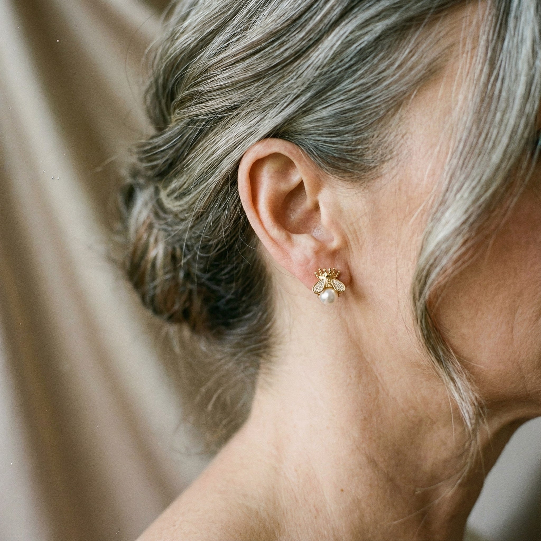 Orecchini in perla e zirconia dorata