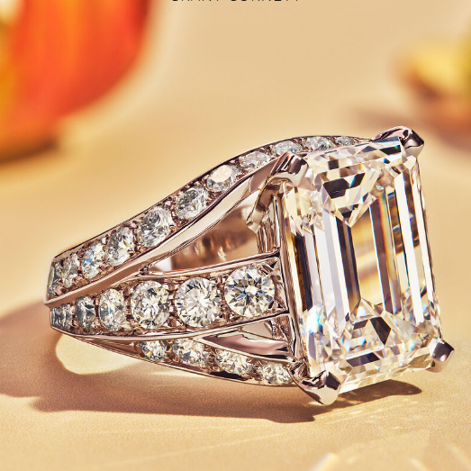 Anello Quadrato in Lega con Diamante