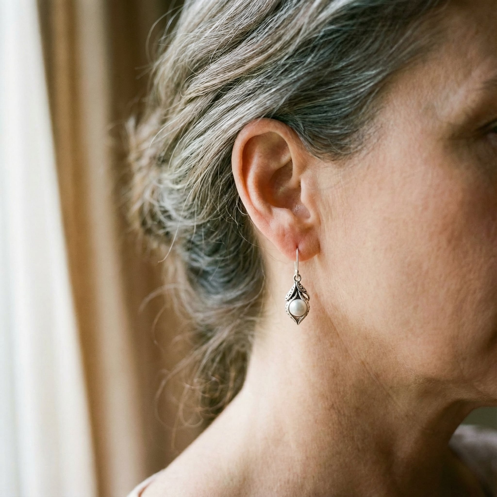 Orecchini Vintage in Argento con Perle Pendenti