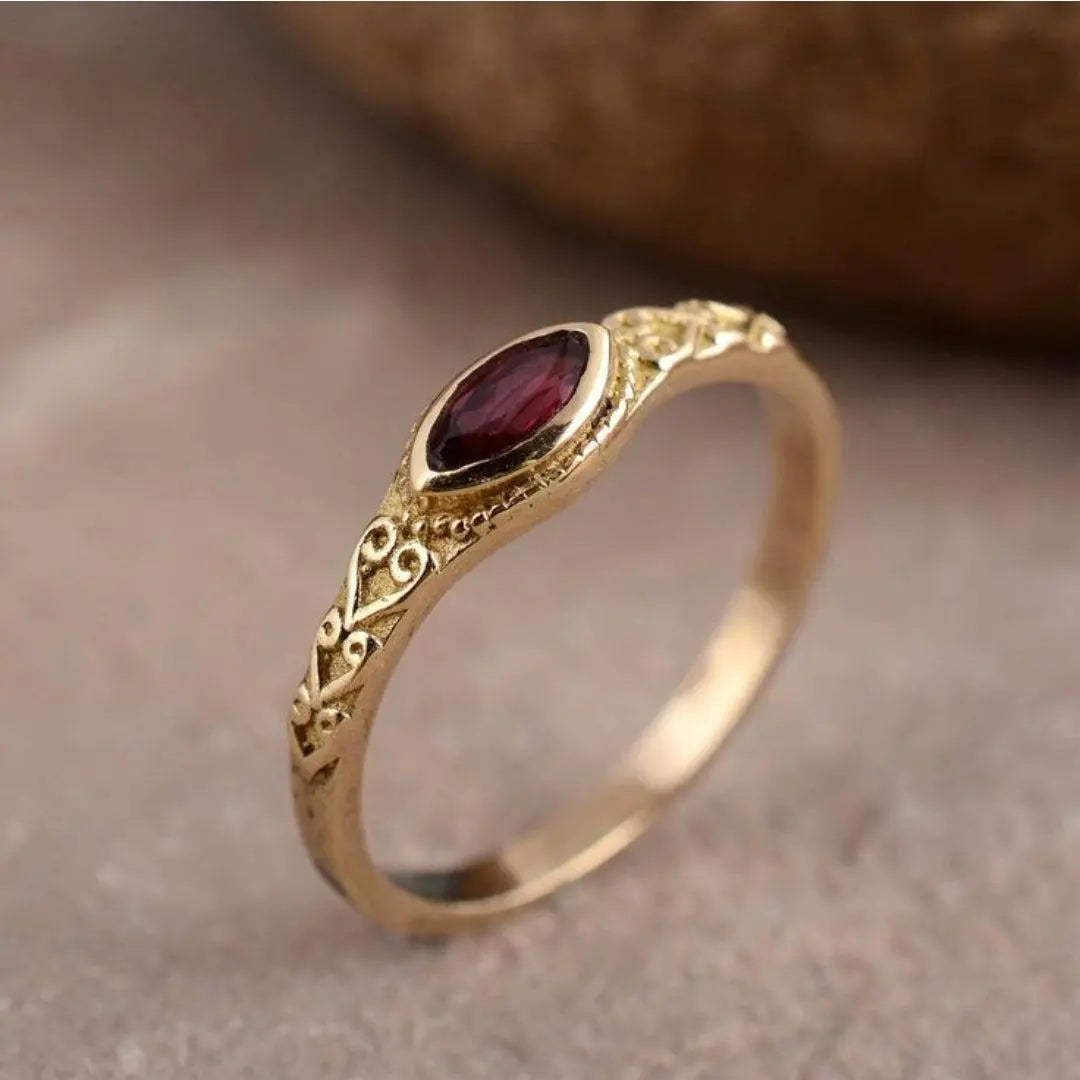 Anello Vintage Oro con Cristallo Rosso