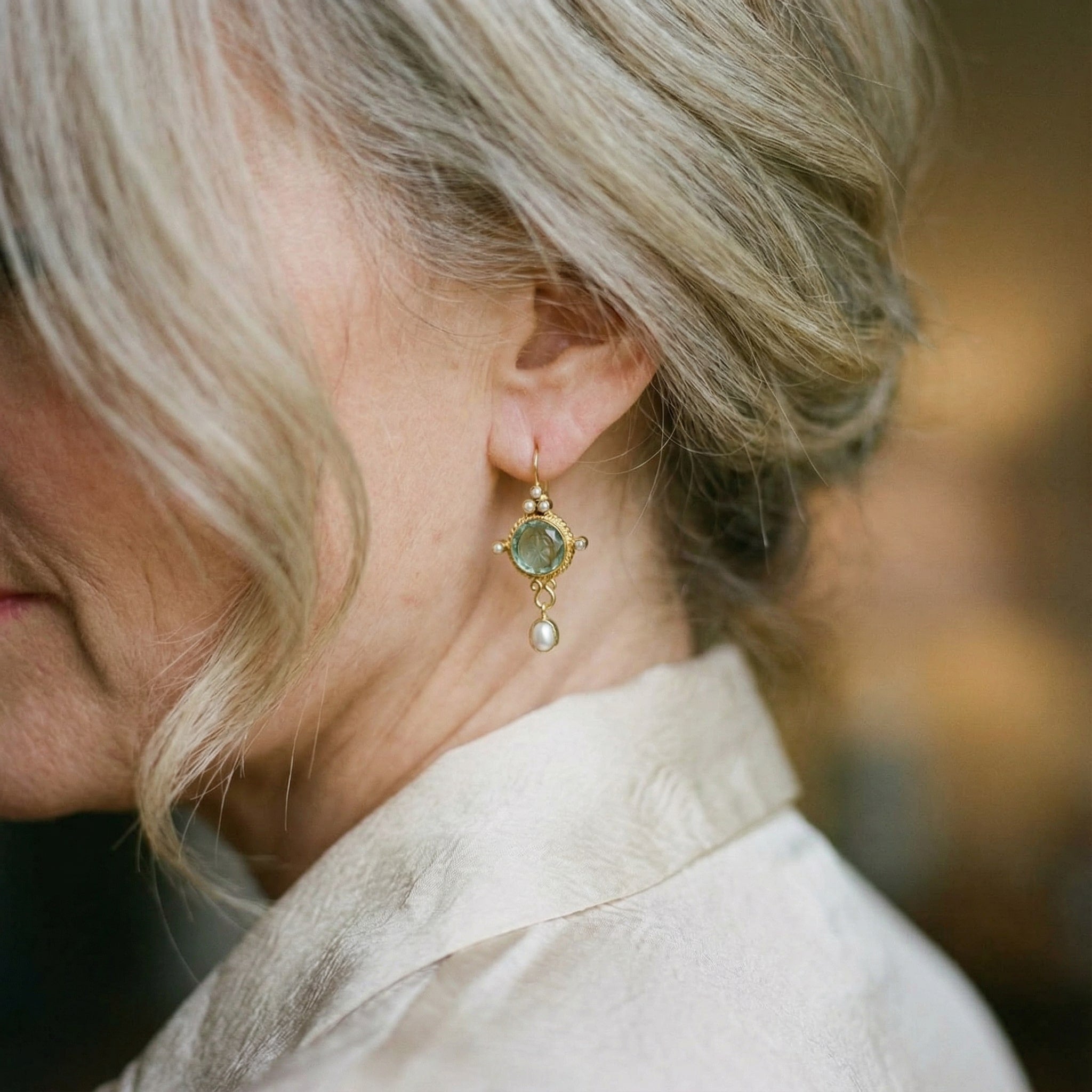 Orecchini Vintage in Vetro Blu e Perle