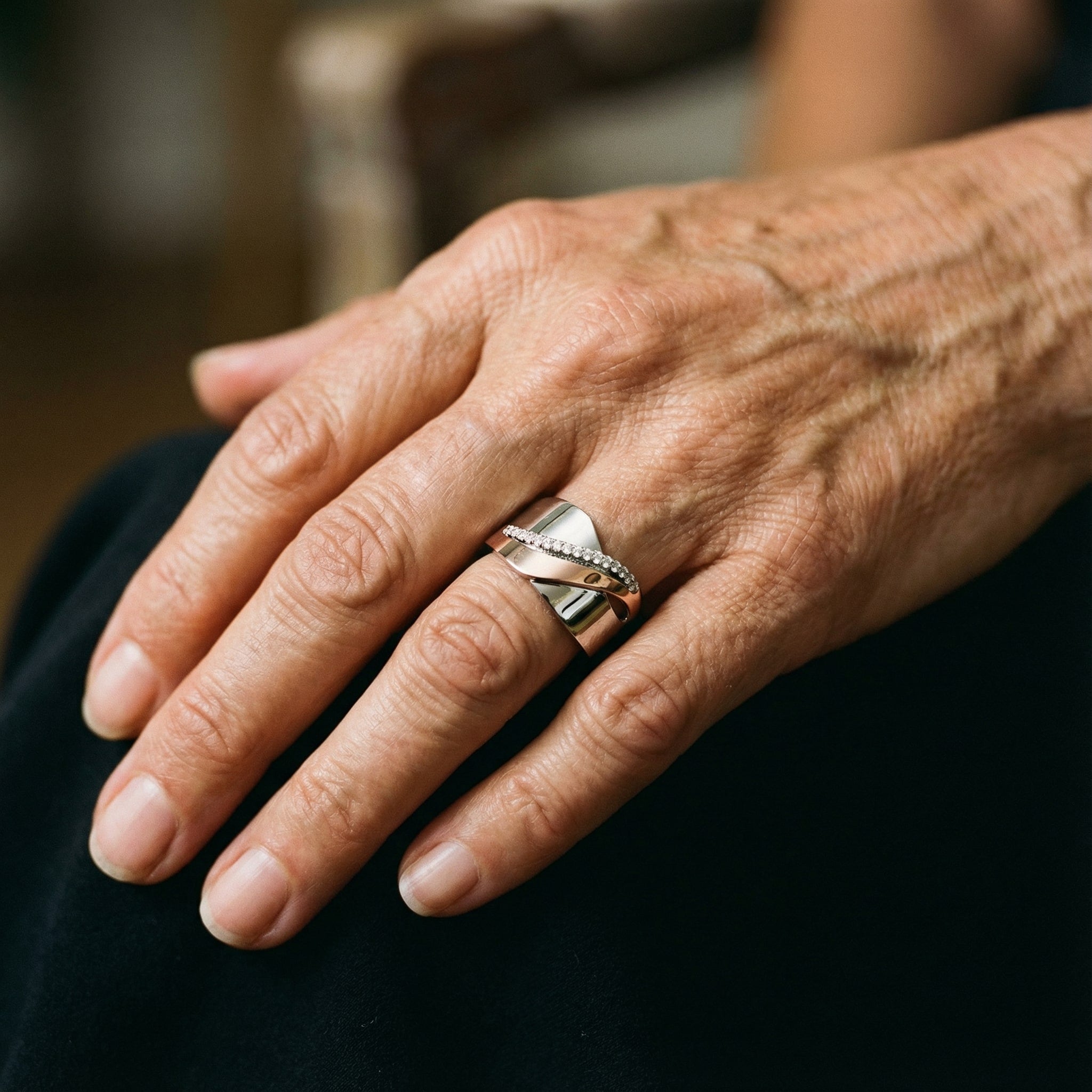 Anello vintage in oro rosa e argento con zirconia