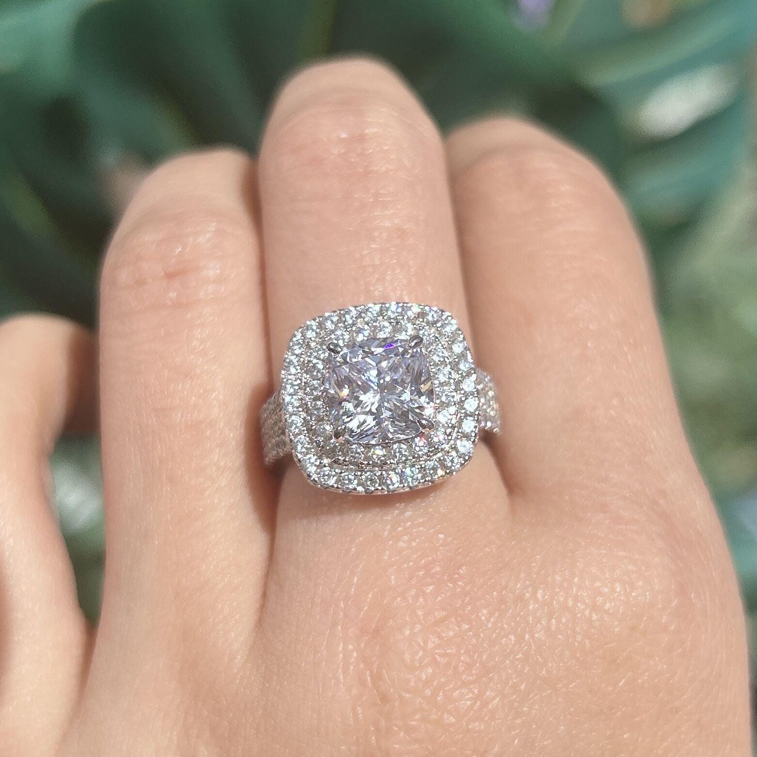 Frieda – Anello solitario con pietra rotonda.