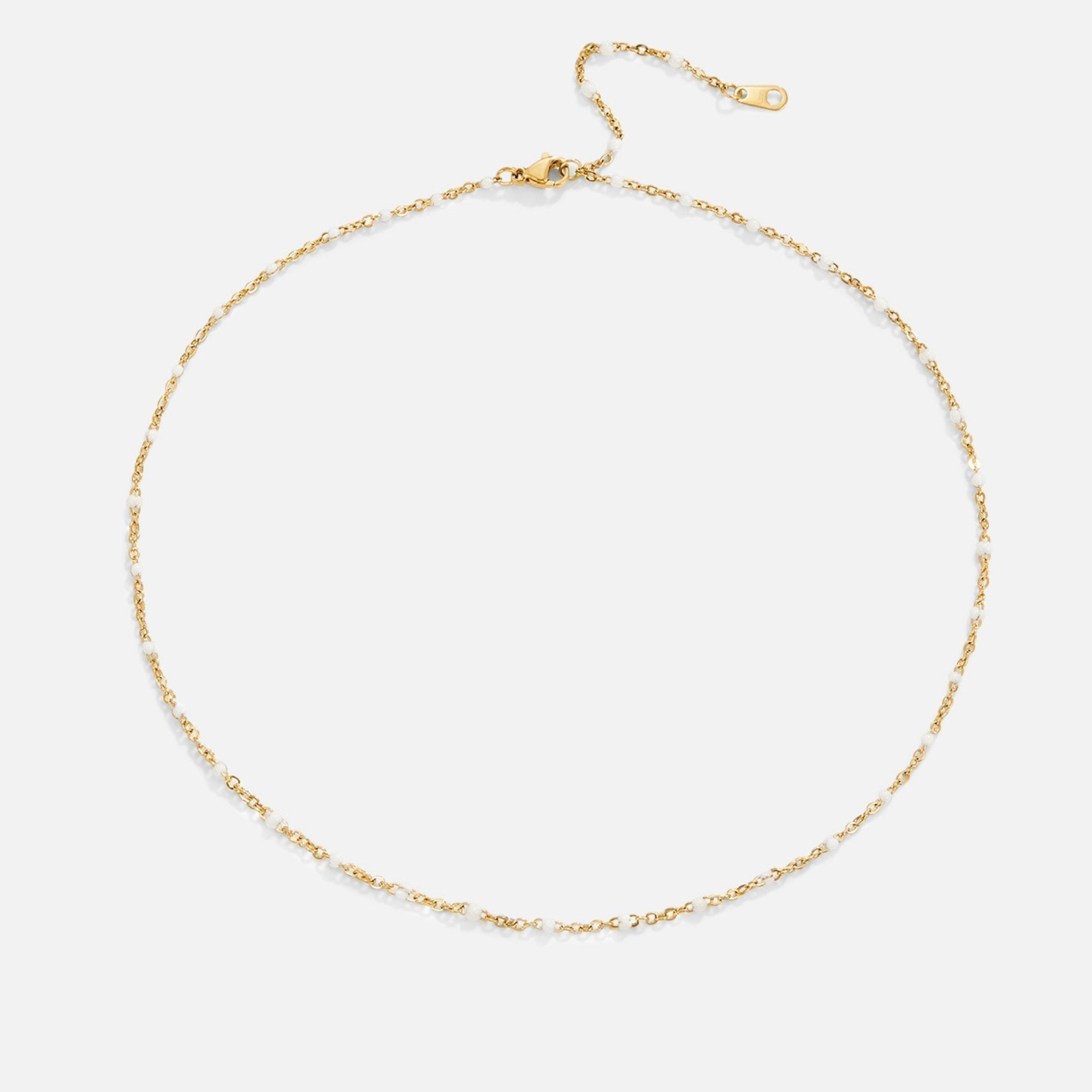 Sabina – Collana sottile in oro con mini-perle.