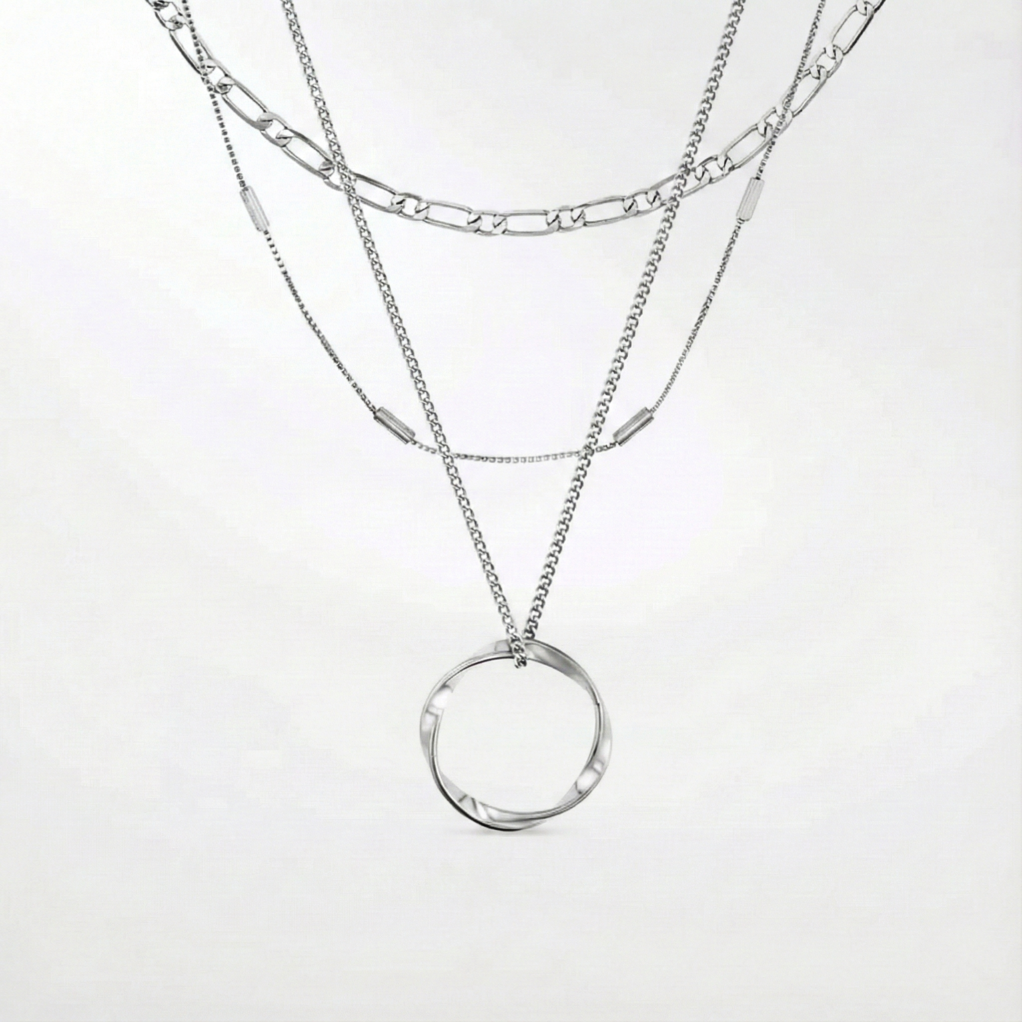 Collana aperta a tre file