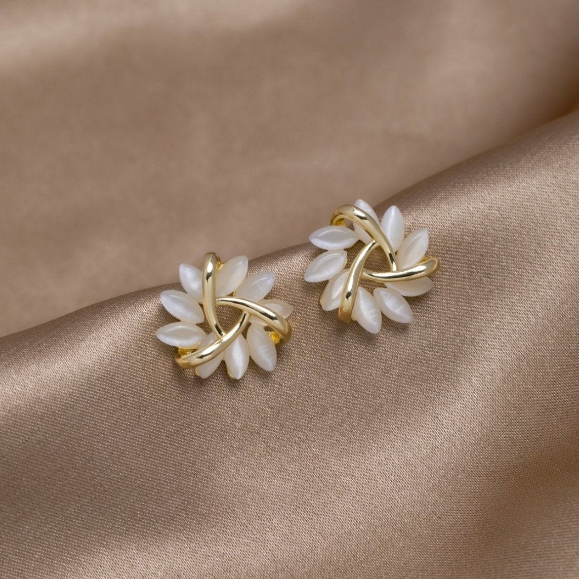 Carolina – Orecchini d'oro con mix geometrico.